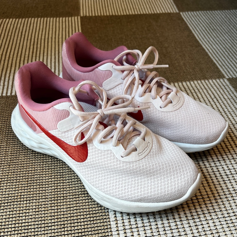 Nike revolution 6